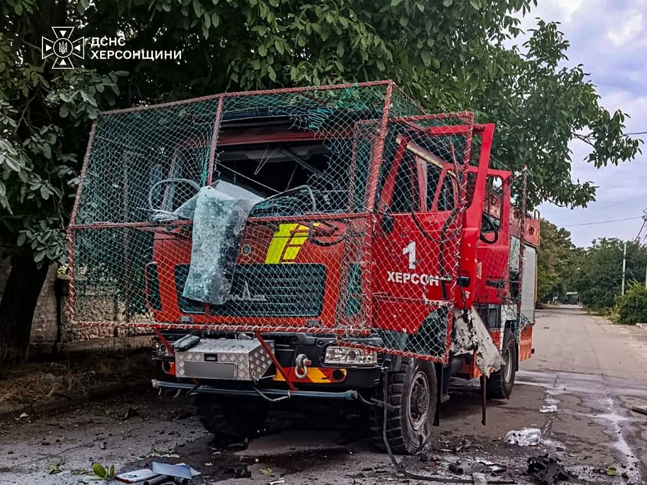 Дроновий терор: на Херсонщині ворог б’є по волонтерах, рятувальниках та евакуаційних групах