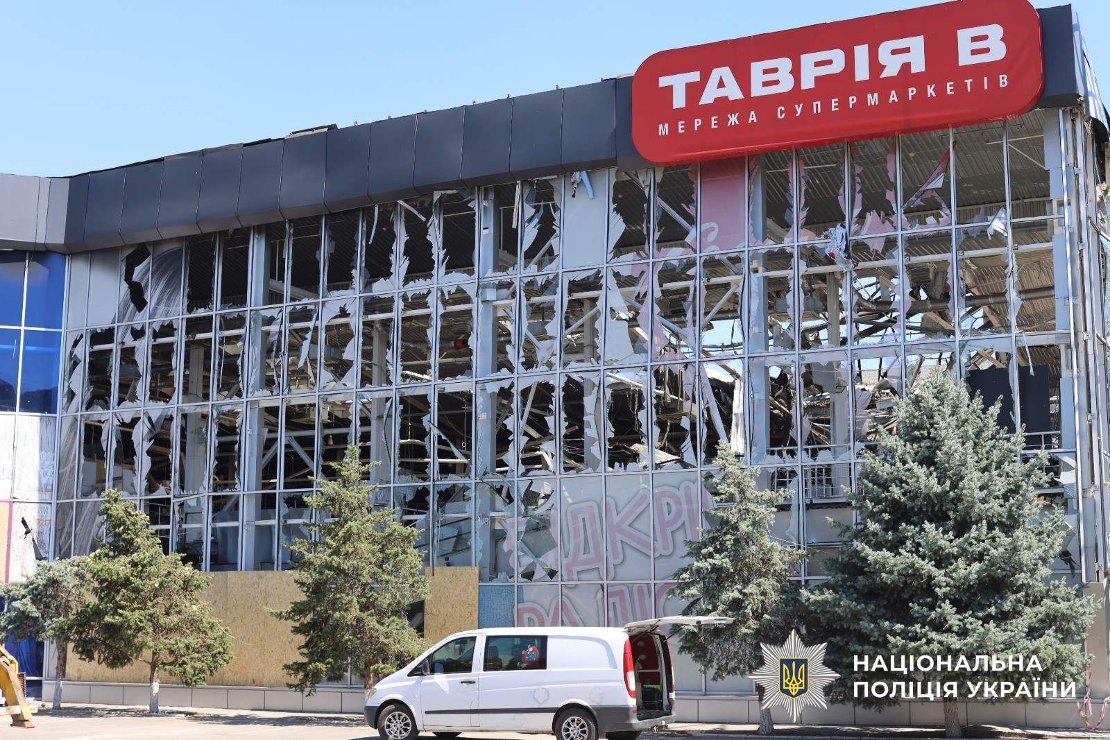 Пошкоджено щонайменше 55 об’єктів: наслідки ударів по Херсонщині (фото)