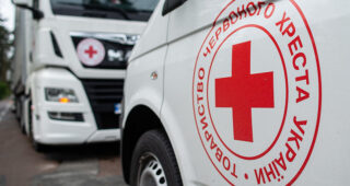 Червоний Хрест припинив евакуацію людей з Херсона через дії поліції Миколаївщини