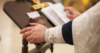 Завозять священників з РФ: як окупанти посилюють контроль над церквами на ТОТ