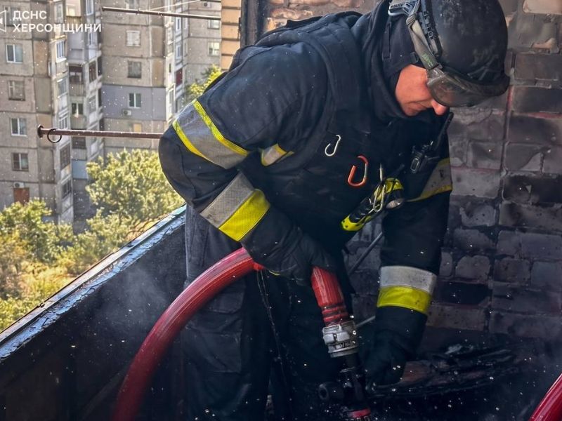 Пожежа після удару дрона та займання будинку: що гасили рятувальники Херсонщини (ФОТО)