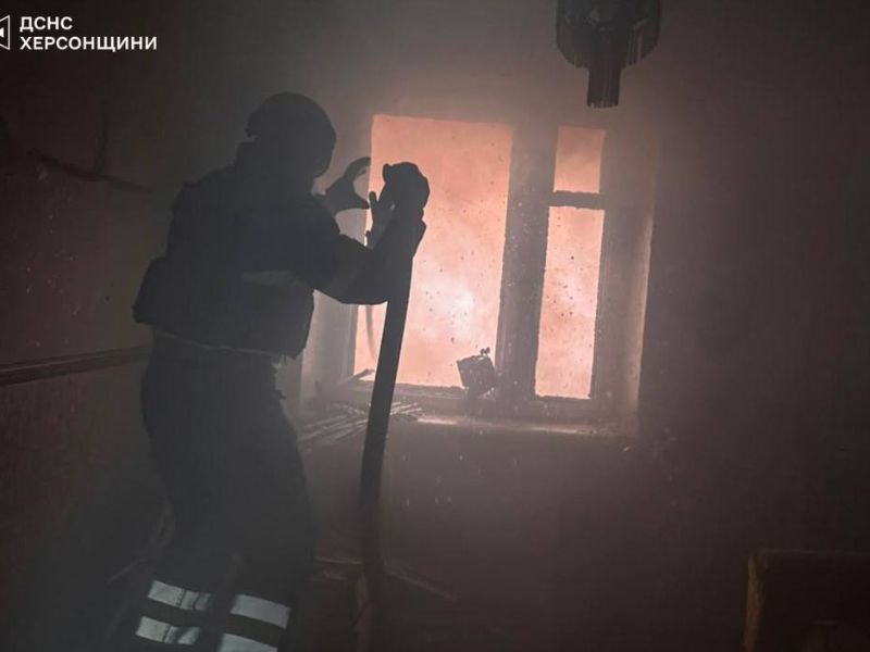 Дрон влучив у багатоповерхівку Херсона: дві пожежі за день