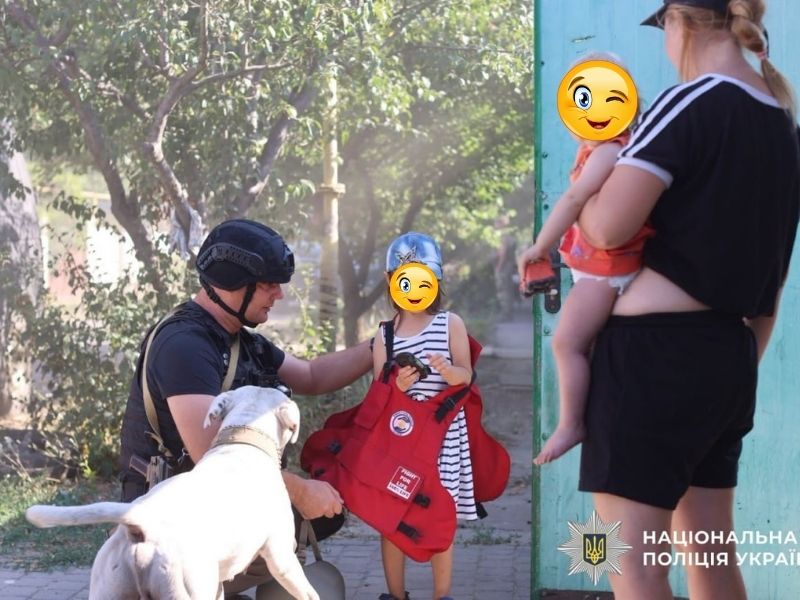 Евакуація у Херсоні: з «червоної зони» вивезли жінку з двома дітьми