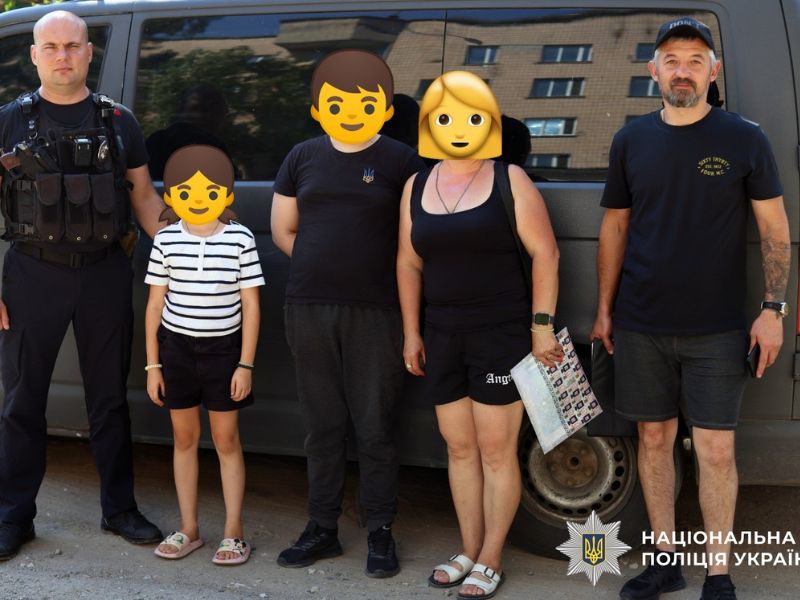 Із Зеленівки евакуювали жінку та двох дітей