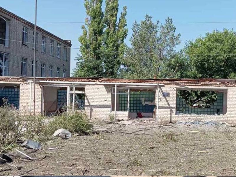 Окупанти скинули авіабомби на Зеленівку: пошкоджені об’єкти соціальної сфери (ФОТО)
