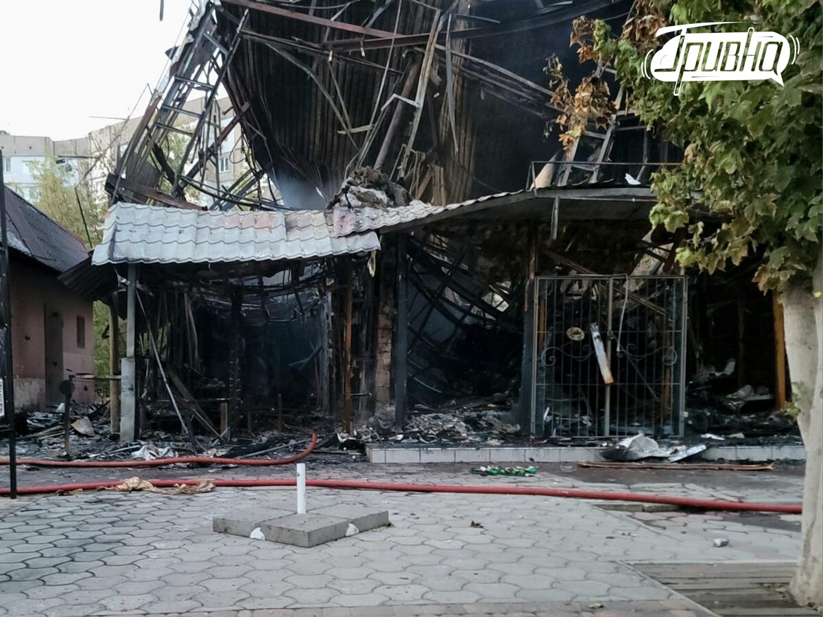 Знищення торгових точок у Херсоні: ворог методично вибиває життя з міста
