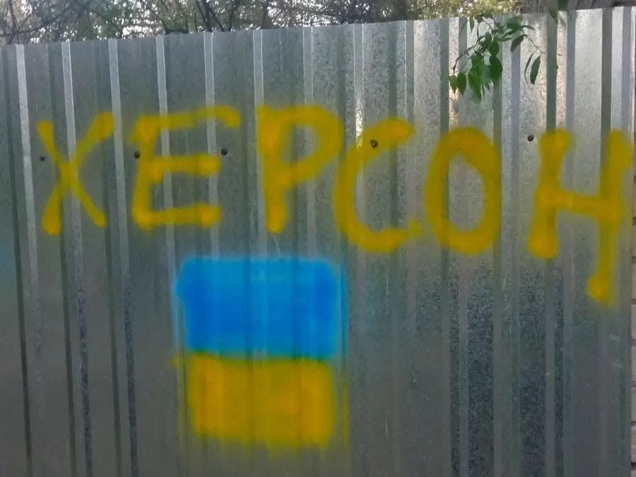 Херсонці пошепки вітали одне одного словами «Слава Україні»: яким був День Незалежності в окупації