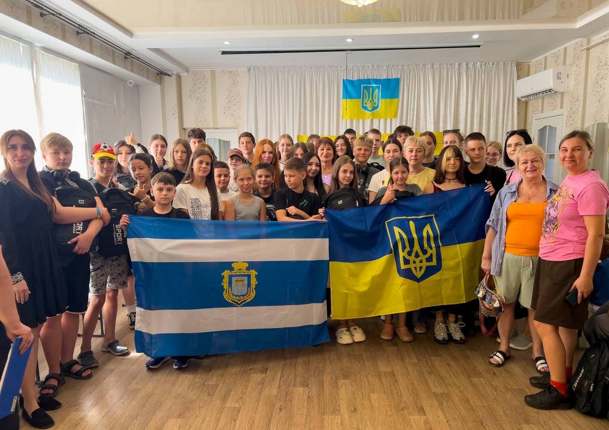Майже пів сотні дітей з Херсонської громади вирушили на оздоровлення на Закарпаття