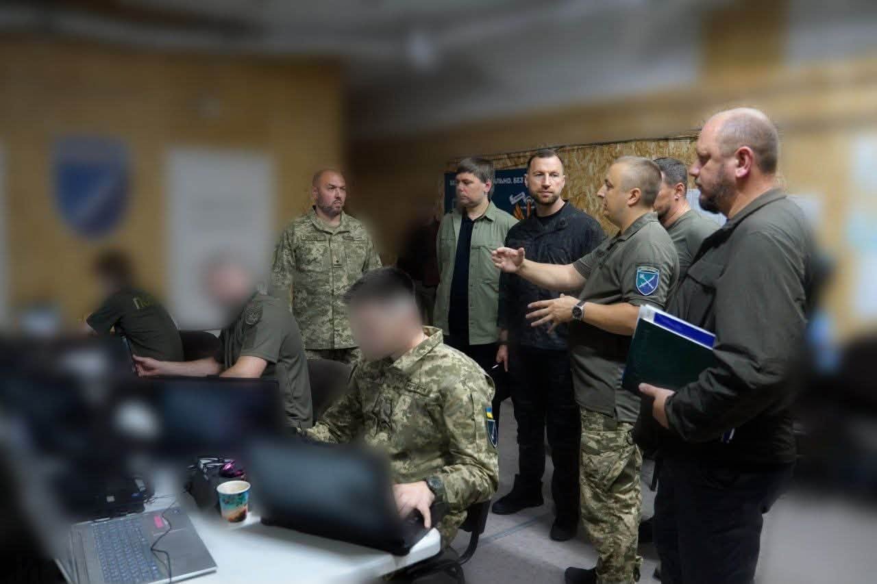 Захист від БпЛА та підтримка військових: про що говорили під час візиту міністра оборони на Херсонщину