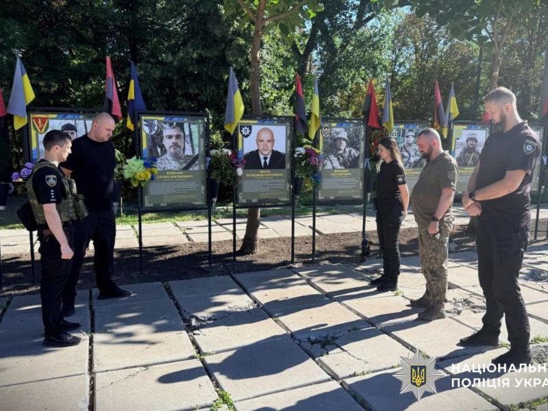 На Херсонщині вшанували пам’ять поліцейського, який загинув під час ракетного удару