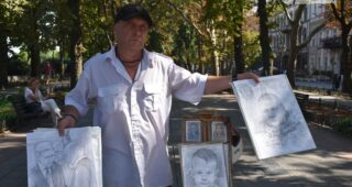«Коли малював, не знав, хто це»: вуличний художник зобразив Кіта Келлога під час прогулянки Одесою