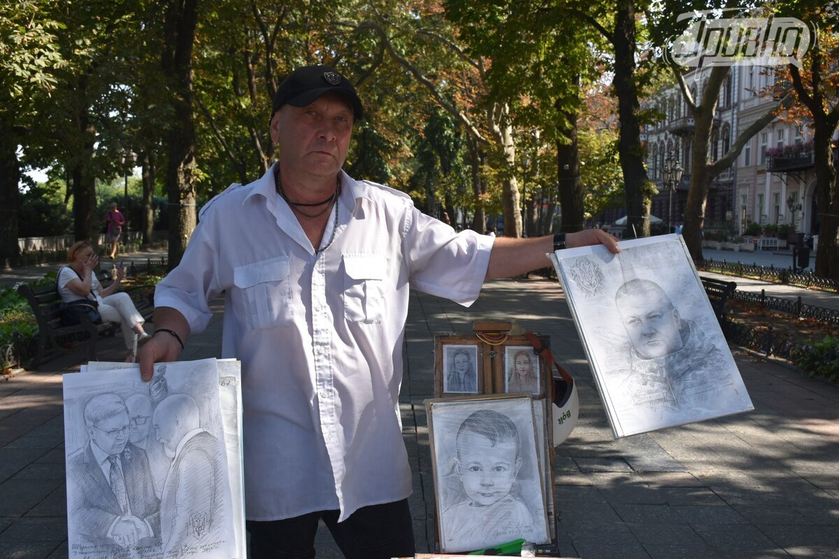 «Коли малював, не знав, хто це»: вуличний художник зобразив Кіта Келлога під час прогулянки Одесою