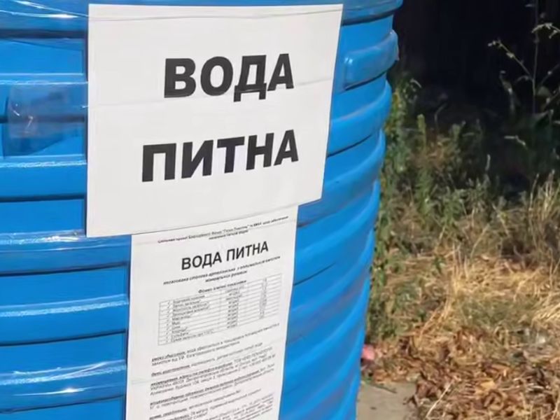 У Херсоні розгорнули мережу пунктів видачі питної води після російських атак