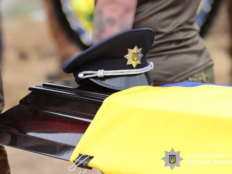 У Миколаєві попрощалися з поліцейським, який захищав Херсон від ворожих дронів