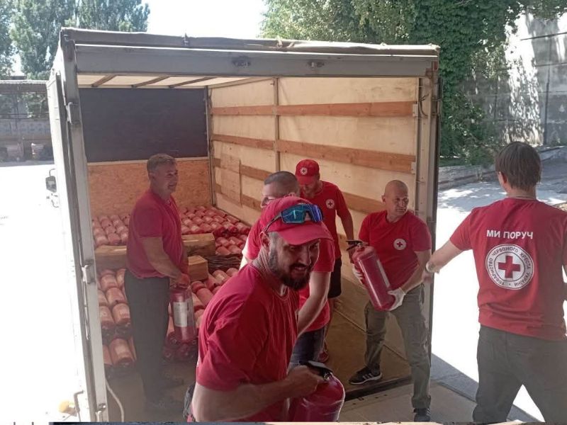 Жителям прифронтових Комишан роздали 400 вогнегасників