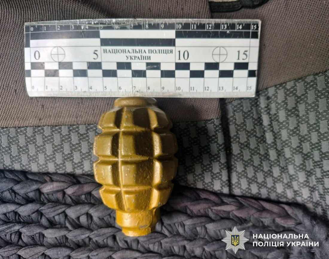 Заснув на вулиці з бойовою гранатою в руці: у Зеленівці затримали зловмисника