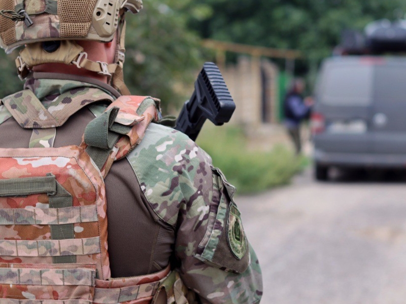 Із передмістя Херсона евакуювали матір із двома дітьми
