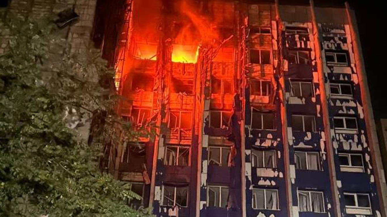 В Одесі ворог повторно вдарив по адмінбудівлі, пошкоджено освітній заклад