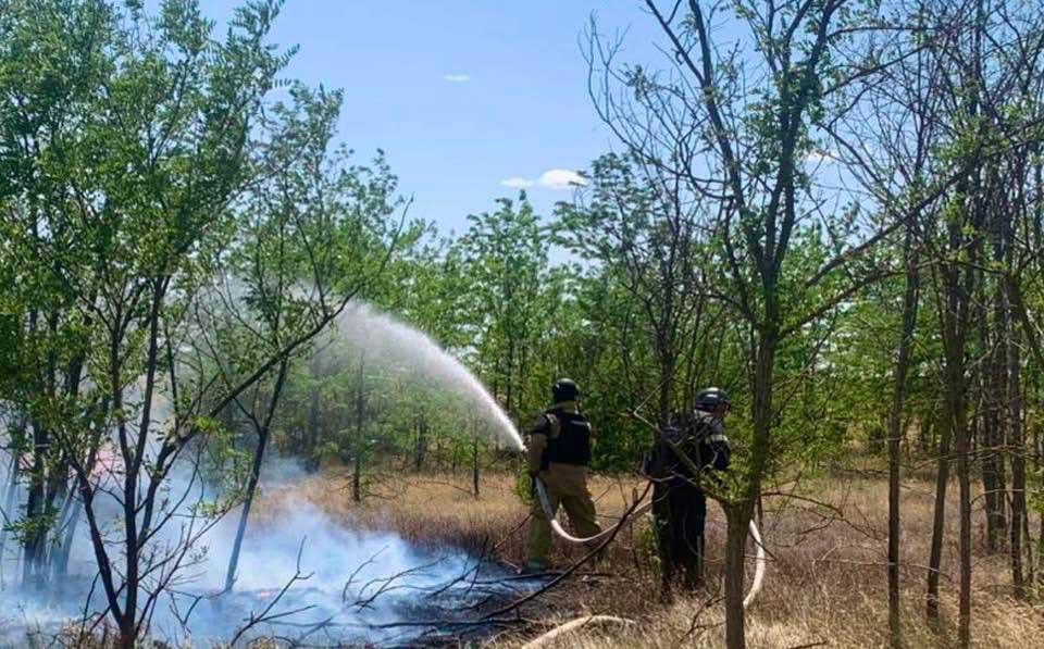 Внаслідок російських атак на Херсонщині за добу сталися три пожежі