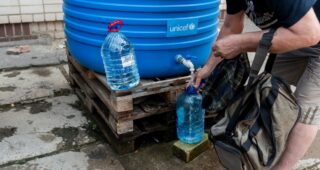 Безкоштовна питна вода для жителів Херсона: підтримка містян у складний період