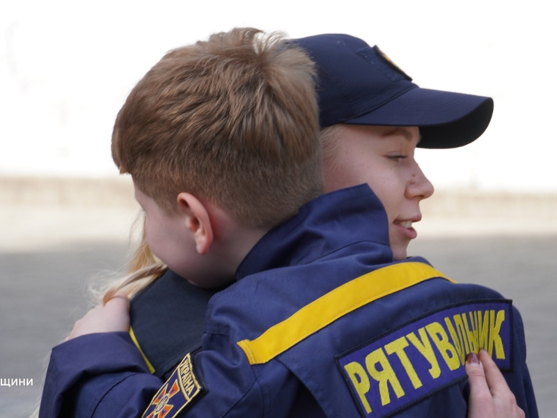 Мріяв побачити роботу рятувальників: надзвичайники Херсонщини зробили сюрприз 9-річному Артему