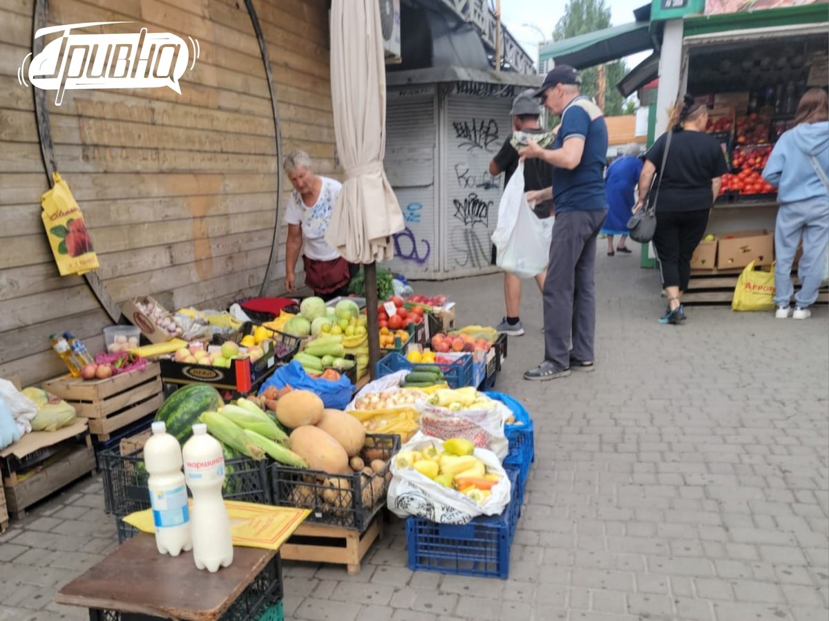 «Магазини не штурмуємо»: чи є дефіцит продуктів у Херсоні після ударів по торгових точках та які ціни