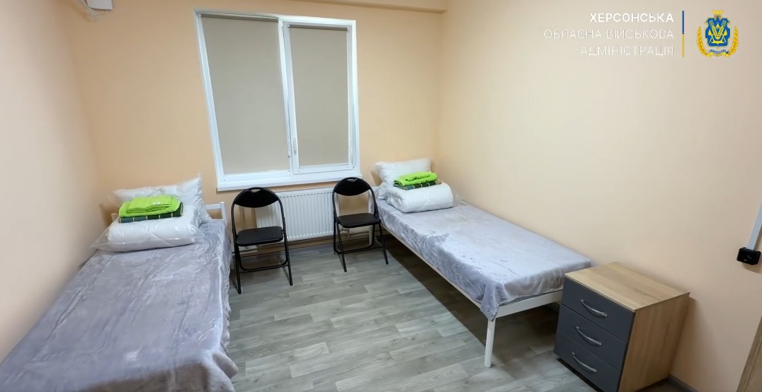 У шелтері БФ «Мангуст» створюють додаткові місця для херсонців, які втратили домівки