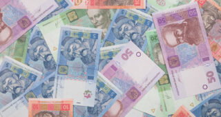 Ювілей грошової реформи: понад 30 років тому контейнери з гривнями розвантажили в порту біля Миколаєва