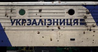 «Відійдіть від поїзда»: удари по залізниці та досвід евакуації пасажирів, зокрема херсонців
