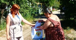 «Вибори» просто на вулиці: як на ТОТ Херсонщини проходить дострокове голосування до Держдуми РФ