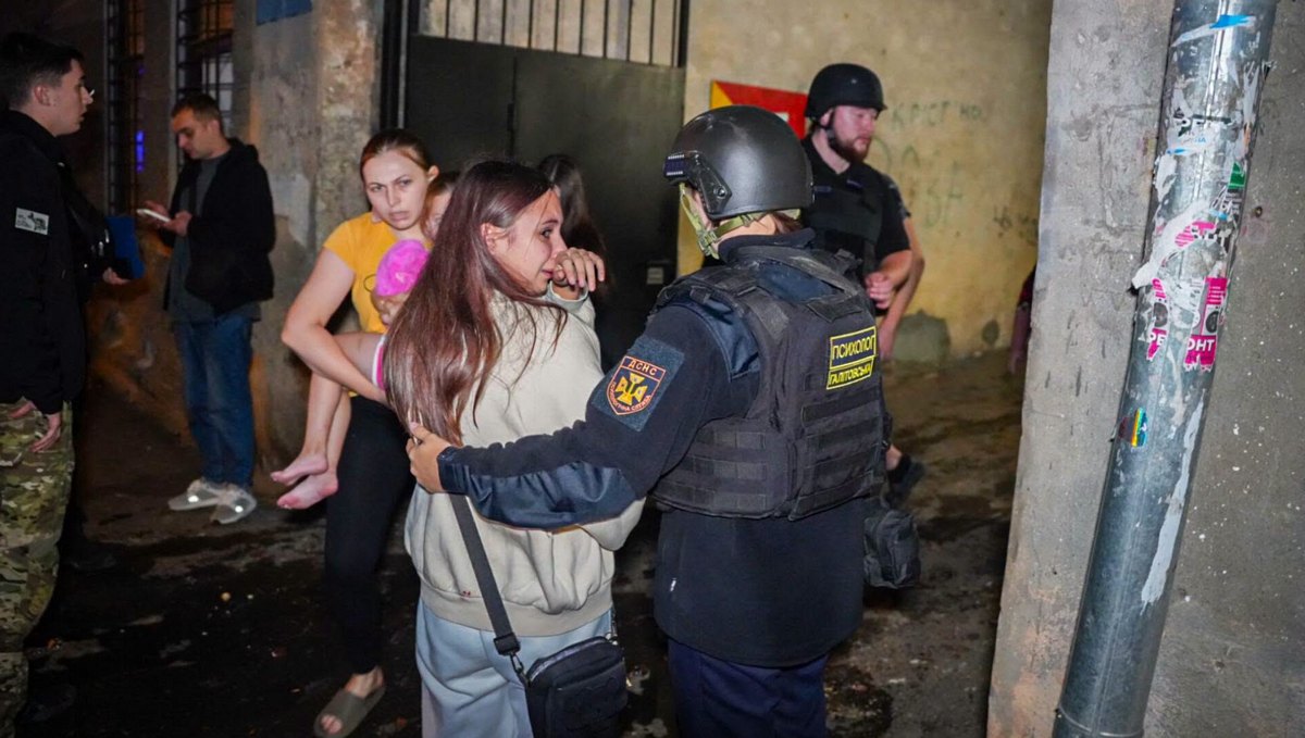 Ворожий удар по багатоповерхівці в Одесі: зруйновано три квартири (фото)