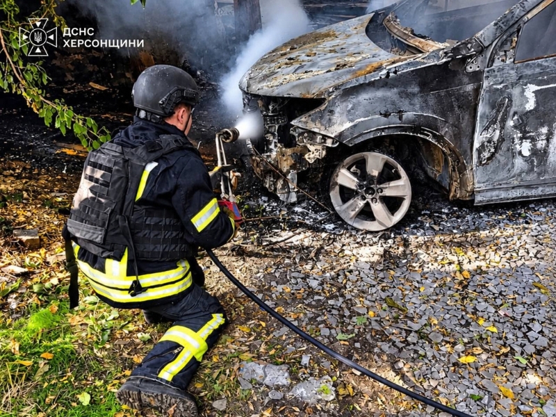 Ворожий дрон у Херсоні скинув вибухівку