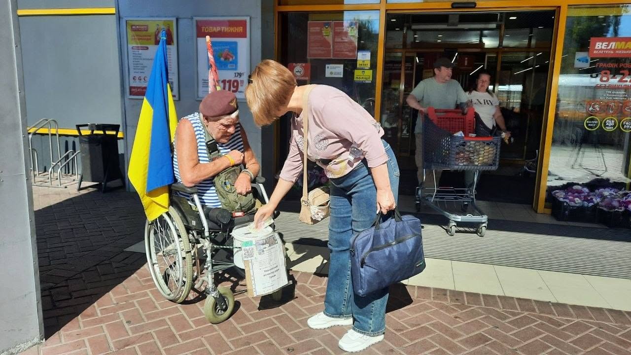 Волонтер з Херсона дядя Гриша розповів, на що збирав донати під час чергової поїздки містами України
