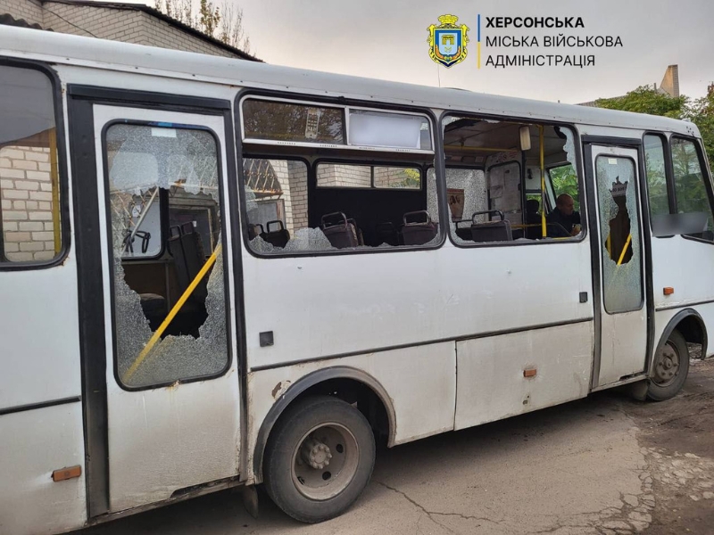 У Херсоні дрон атакував маршрутку: один загиблий, п’ятеро поранених