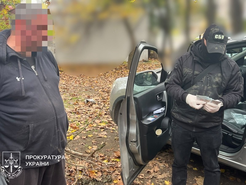 На Херсонщині продавали автівки для ЗСУ: підозрюють керівника фонду