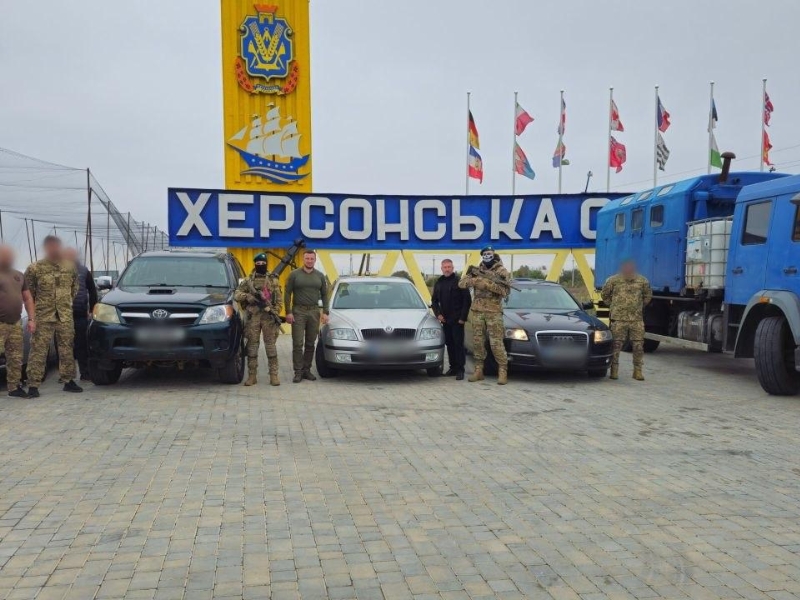 Військові на Херсонщині отримали автомобілі від партнерів із Литви