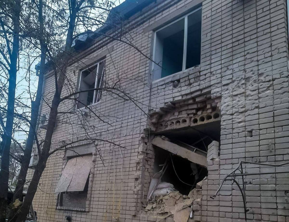 Ворог обстріляв Комишани: поранення отримав місцевий житель (фото)