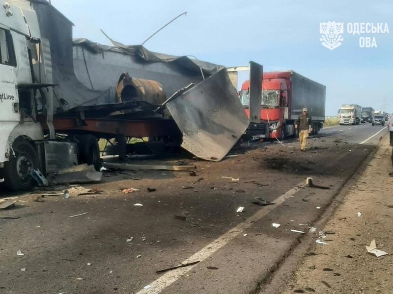 Росіяни завдали серії ударів по дорозі на Одещині: п’ятеро постраждалих