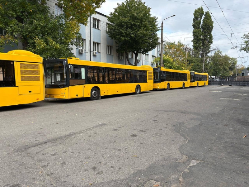 Одеса отримала сім автобусів із Дніпра: на які маршрути їх випустять