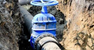 Багатомільйонний ремонт водогону в Правдиному: яка вартість проєкту та чому він буксує