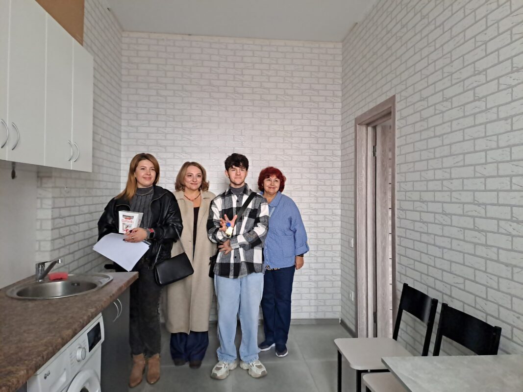 Родина з Берислава, яка нині живе у Волинській області, отримала власне помешкання (фото)