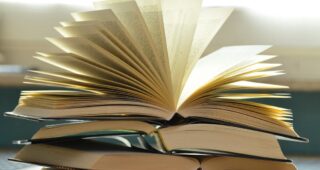Любов між окупантом і херсонкою: українців обурила скандальна книга німецької письменниці