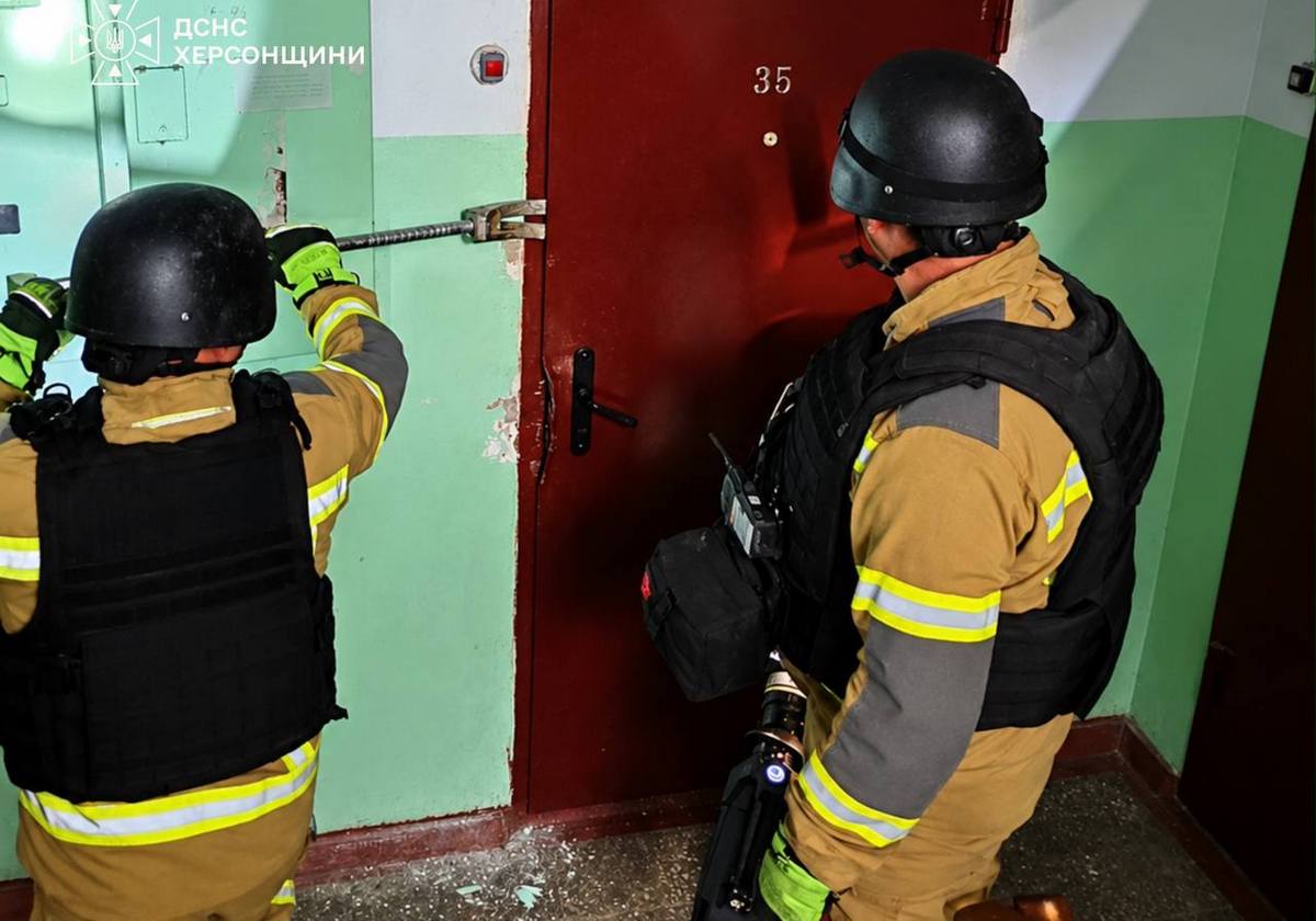 У Херсоні рятувальники допомогли заблокованій у квартирі літній містянці