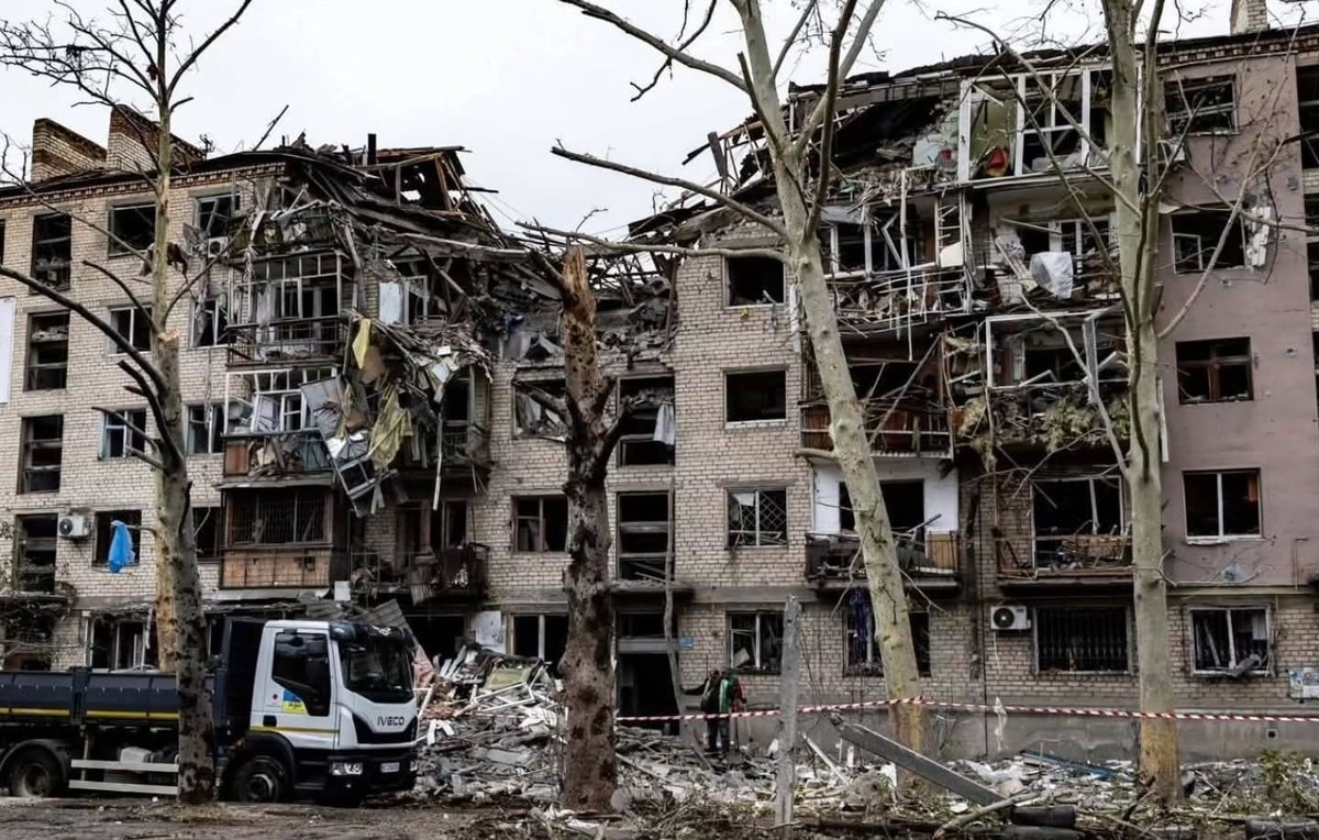 «На місці нашого дому – руїни»: у Херсоні ворожий удар зруйнував батьківський будинок відомого спортсмена